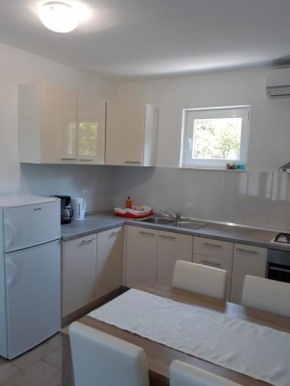  Apartments and Rooms 